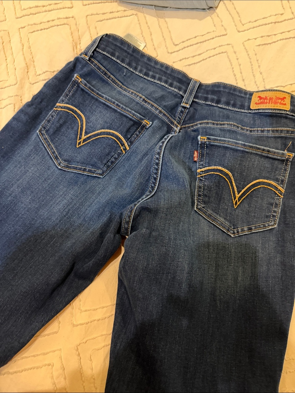 Levi's Women's Dark Blue skinny Jeans with Signature Back Pockets